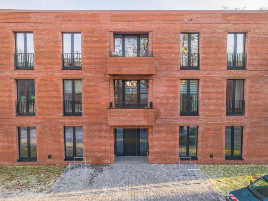 Außenansicht vom Roten Klinker des Hartmannsstifts Geländes