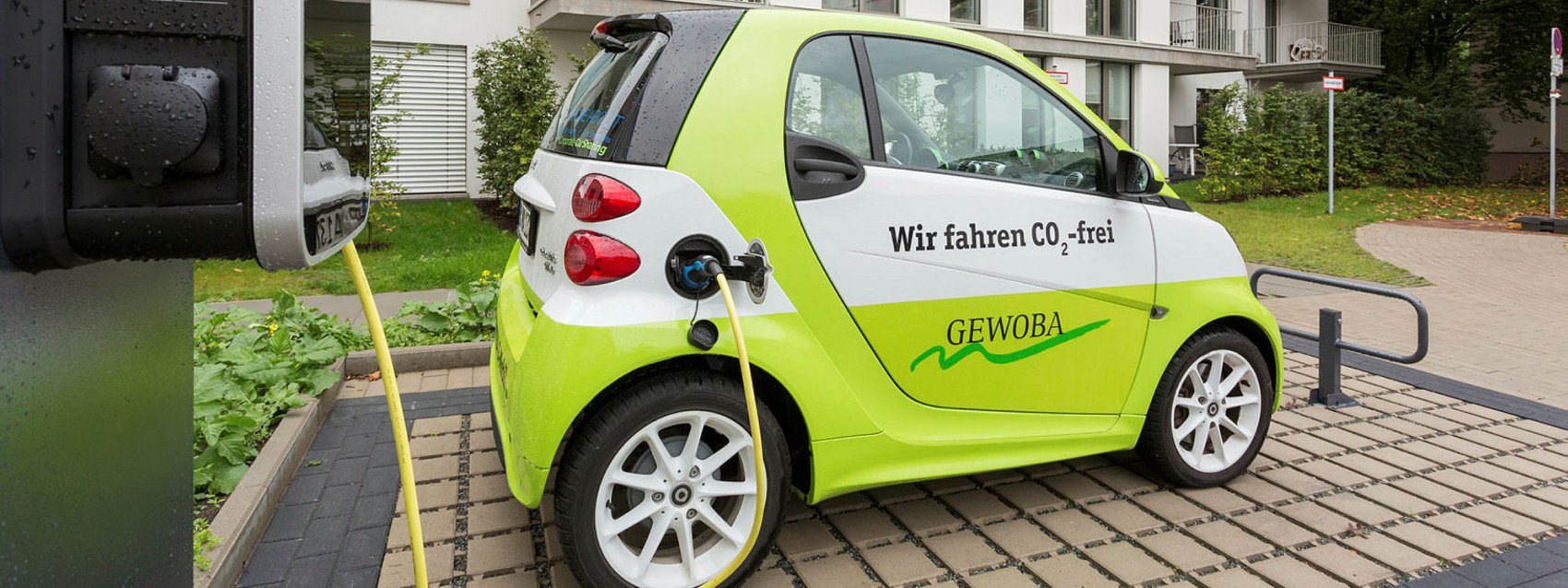 Auto der GEWOBA an Ladestation